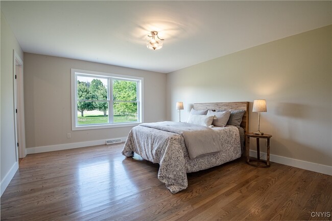 Building Photo - 6251 Meadow Dr