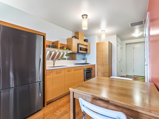 Building Photo - John Ross - 8th floor south waterfront studio w/parking/most utilities/concierge