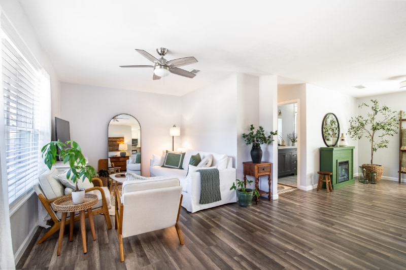 Building Photo - 510 W Oak St