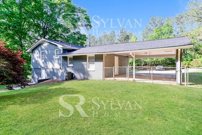 Building Photo - Feel comfortable in this lovely home