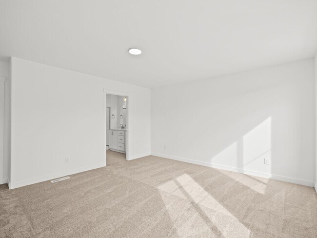 Building Photo - Beautiful 3-bedroom, 2.5-bath townhome