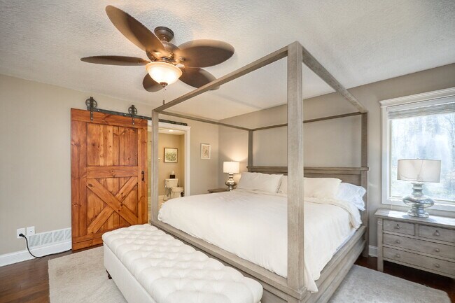 Building Photo - 1832 Essex Rd