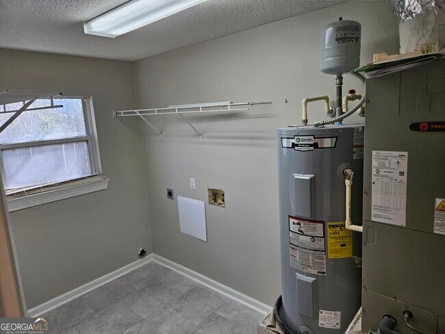 Building Photo - 189 E Lakemont Dr