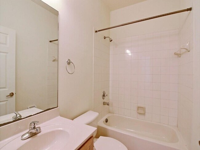 Building Photo - 4Bed/3Bath~2800 Sq Ft!~Pond View~Two Car Garage~Large Yard!