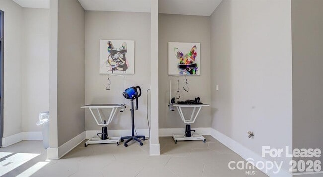 Building Photo - 16408 Holly Crest Ln