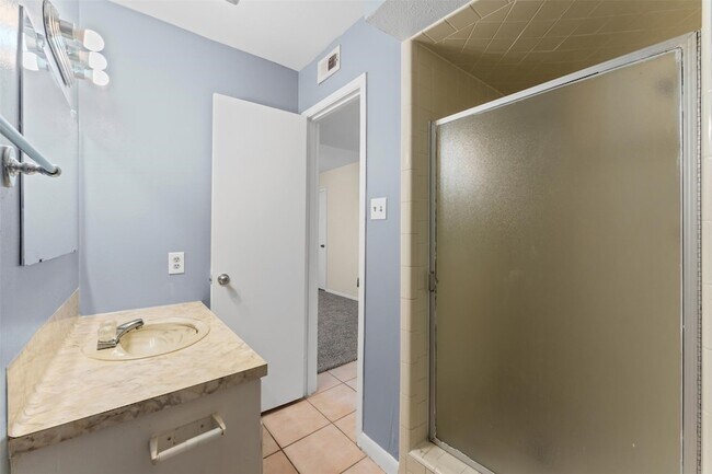 Building Photo - 1076 Willow Oaks Cir
