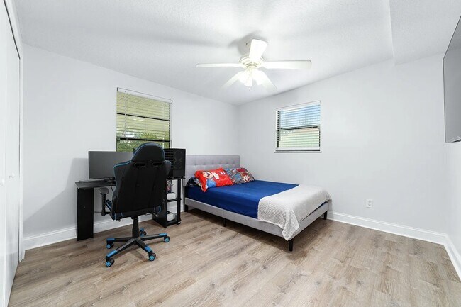 Building Photo - 181 SE Fallon Dr