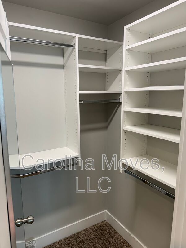 Building Photo - 604 Springbank Aly