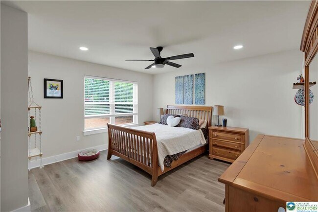 Building Photo - 221 Craig Ave