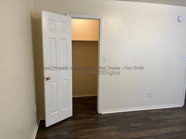 Building Photo - 3509 Price Cir