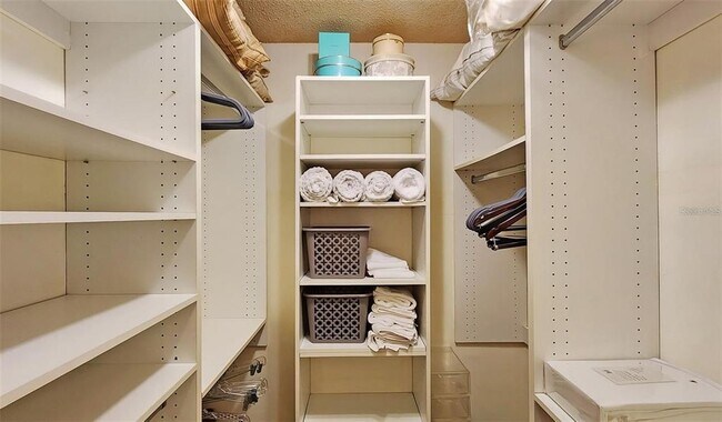 Building Photo - 329 Bernard Ave