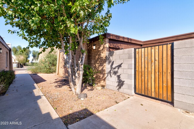 Building Photo - 1297 W 5th St