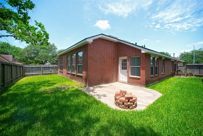 Building Photo - 20219 Suncoast Dr