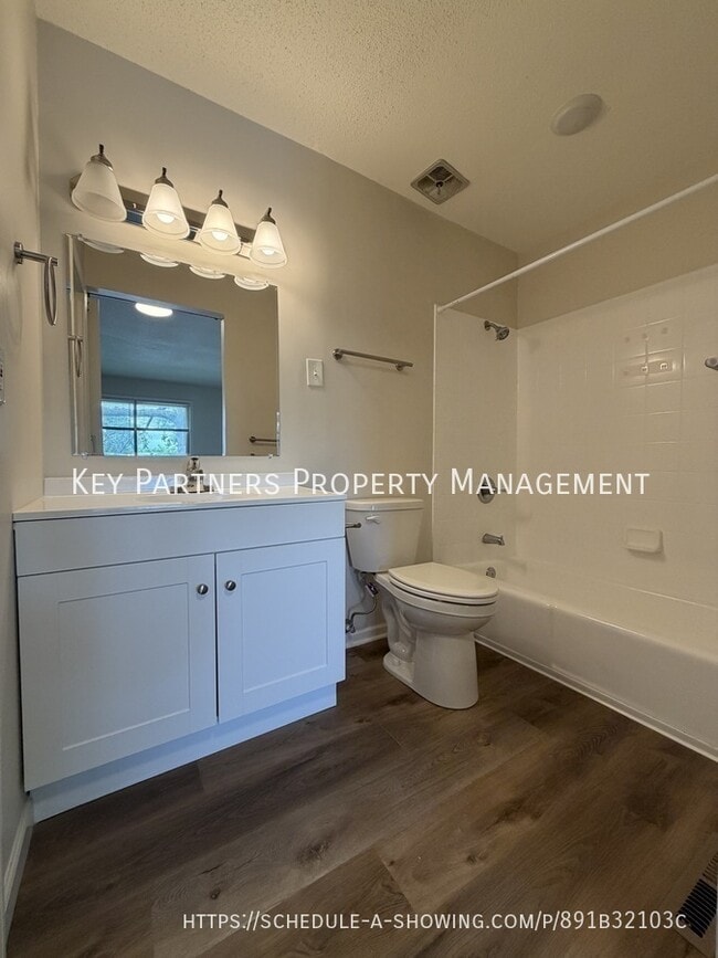 Building Photo - 8833 Glenwood Ct