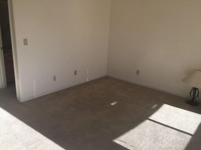 Building Photo - 2536 N Corinthian Garden Dr