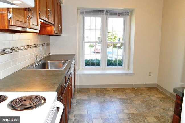 Building Photo - 422 Briar Creek Dr