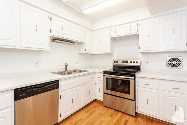 Building Photo - 4334 N Clarendon Ave