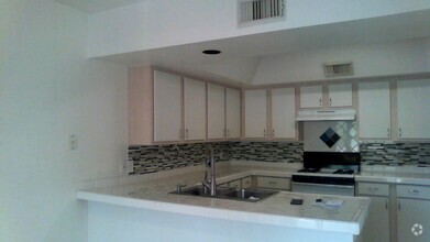 Building Photo - Non age restricted townhome available    V...