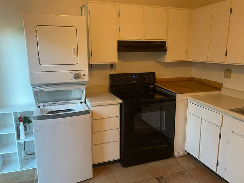 Building Photo - 98 Woodcreek Dr