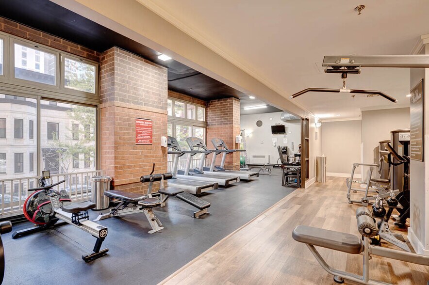 Building Photo - 118 W Chestnut St