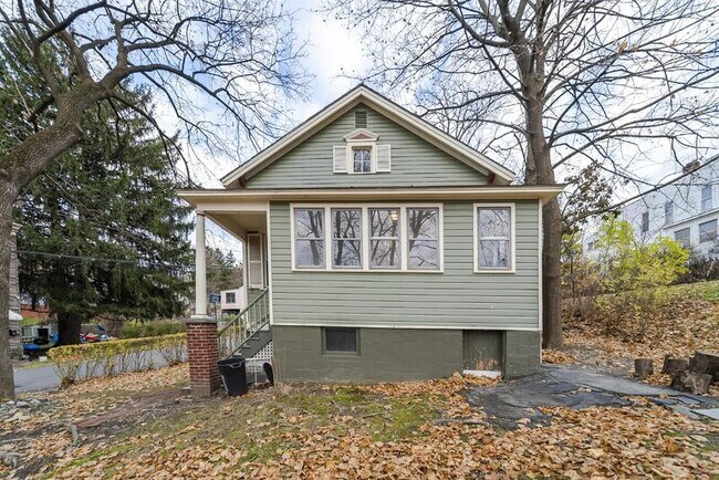 Building Photo - 11 Mann Ave