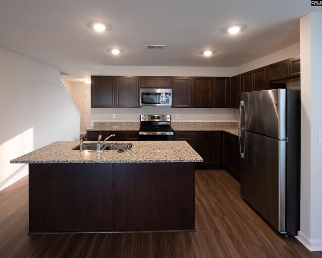 Building Photo - 572 Whippoorwill Dr