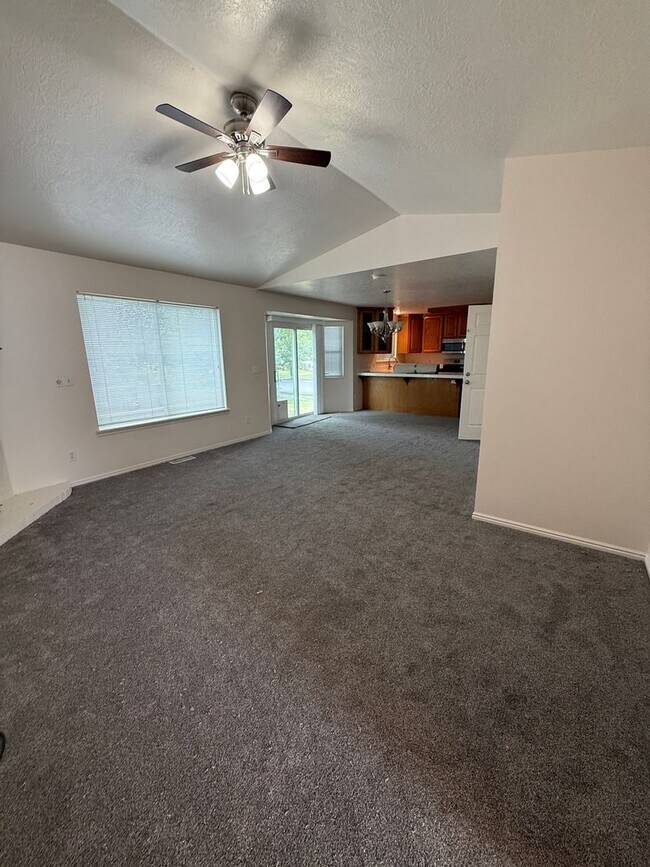 Building Photo - Dual-Living 6-Bed Rambler | 2 Kitchens & 2 Laundry Rooms!