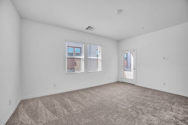 Building Photo - Stunning Home Located in the Desirable Bla...