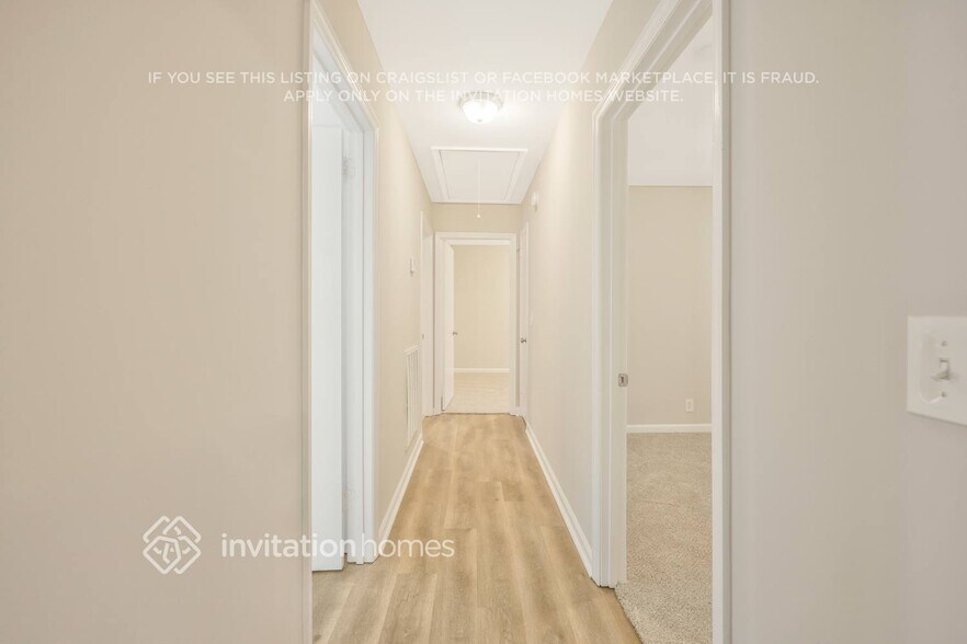 Building Photo - 1128 Sioux Terrace