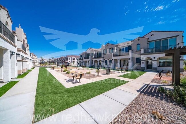 Building Photo - Gorgeous, Modern Three Bedroom, Two Bathro...