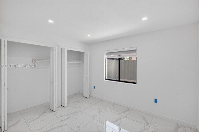 Building Photo - 2492 SW 44th St