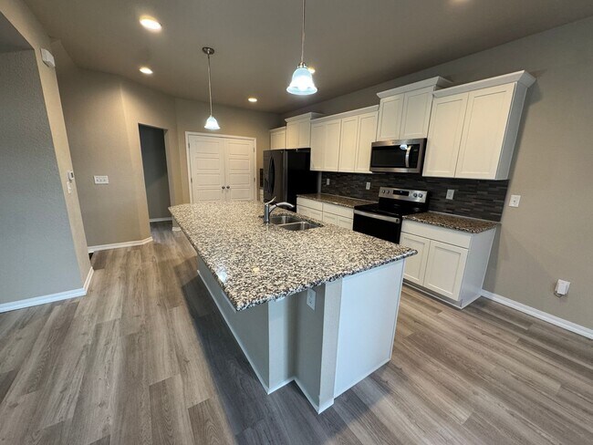 Building Photo - Modern 3-Story Corner Lot Home with Hot Tu...