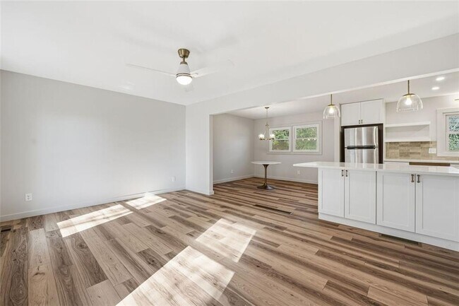 Building Photo - 3400 Elm Creek Dr