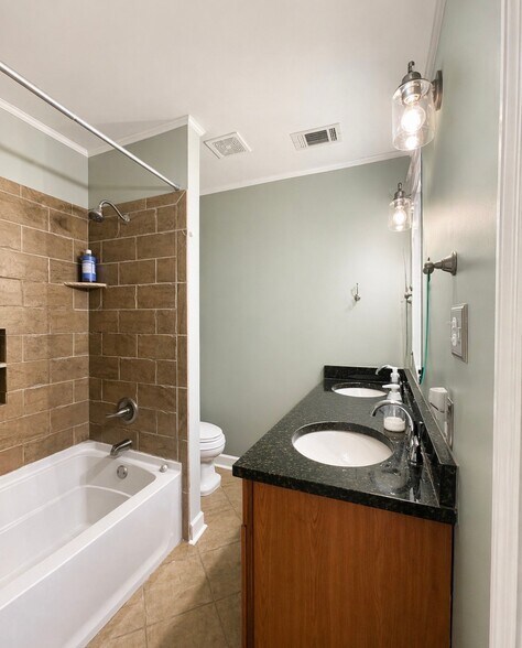 Building Photo - 3749 Philwood Ave