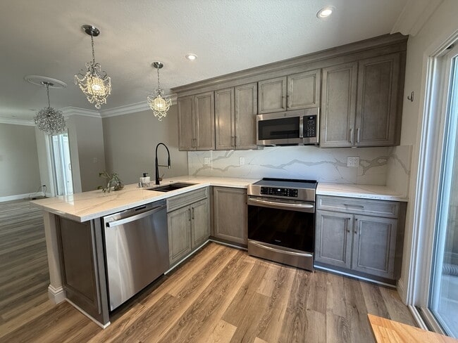 Building Photo - 328 Flaming Oak Dr