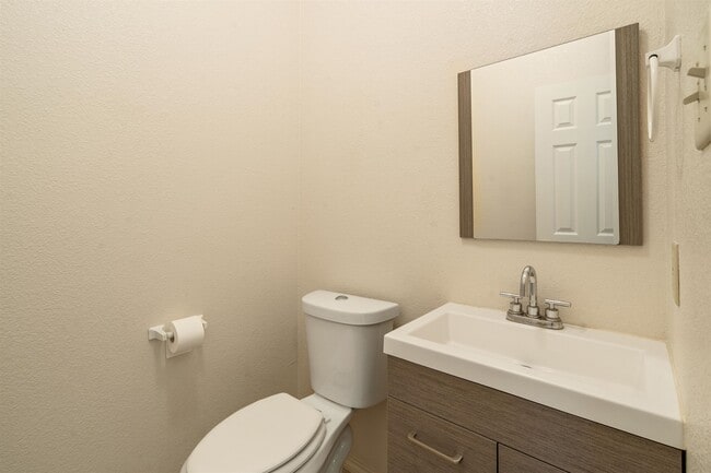 Building Photo - 113 Ramon Cardenas Dr