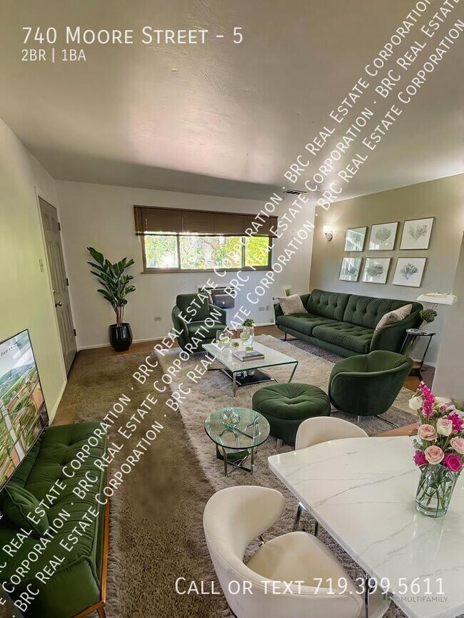 Building Photo - 740 Moore St