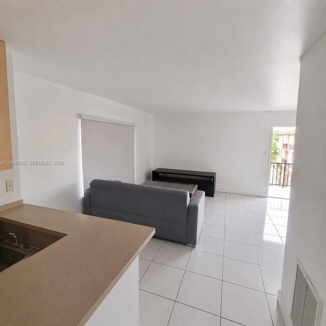 Building Photo - 7151 Miami Lakes Dr
