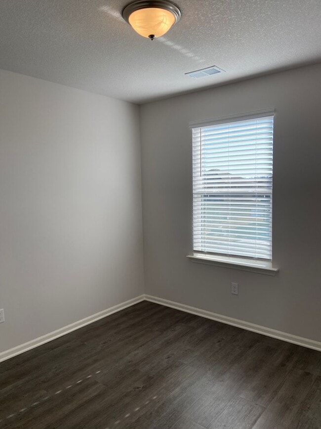 Building Photo - Pre-Leasing Available — 3-Bedroom, 2.5-Bath Home in Spring Hill Coming Soon!