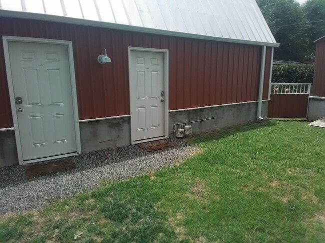 Building Photo - 3308 E Oakleaf Dr