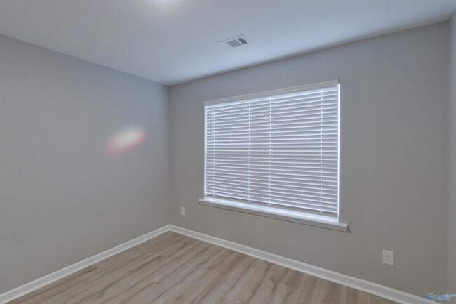 Building Photo - 394 Angela St