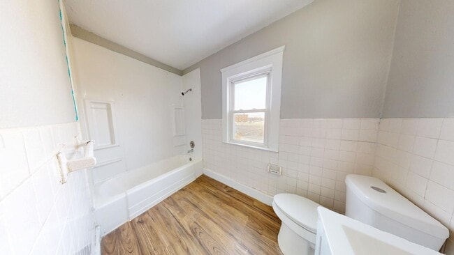 Building Photo - 5 bedroom/1 bath, Old Brooklyn