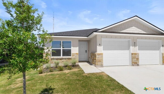 Building Photo - 911 Sevenleaf Ln