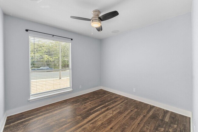 Building Photo - 7404 Lunar Dr