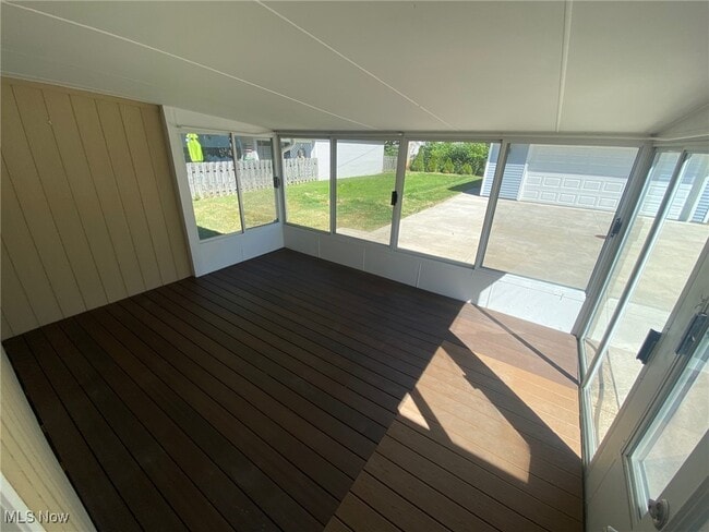 Building Photo - 29520 Cresthaven Dr