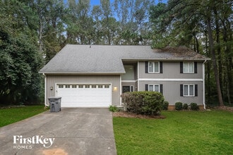 Building Photo - 240 Hollyberry Ln