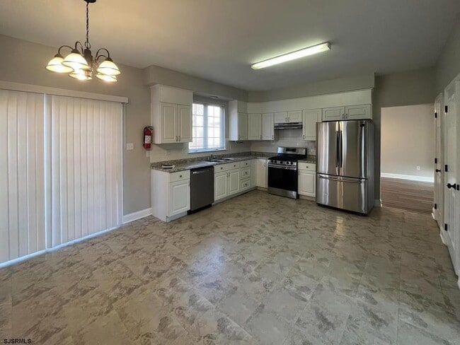 Building Photo - 62 Chancellor Park Dr