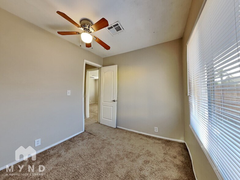 Building Photo - 1042 W Taylor St