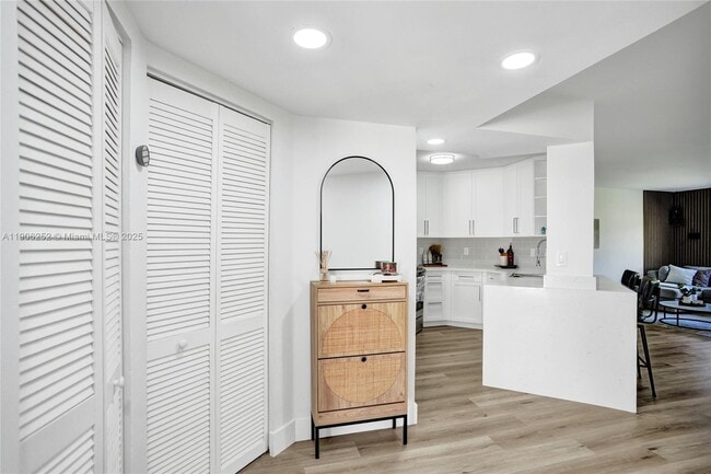 Building Photo - 8137 NW 17th Manor