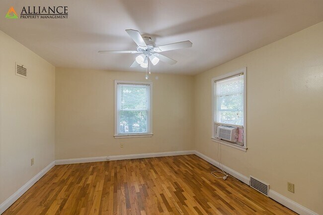 Building Photo - 1734 Laramie St